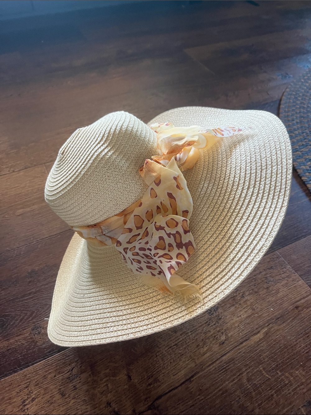 Beige Wide-Brim Sun Hat with Leopard Print Scarf
